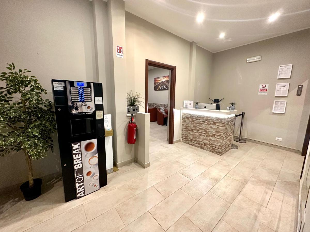 Carlo Goldoni Hotel Милан Экстерьер фото