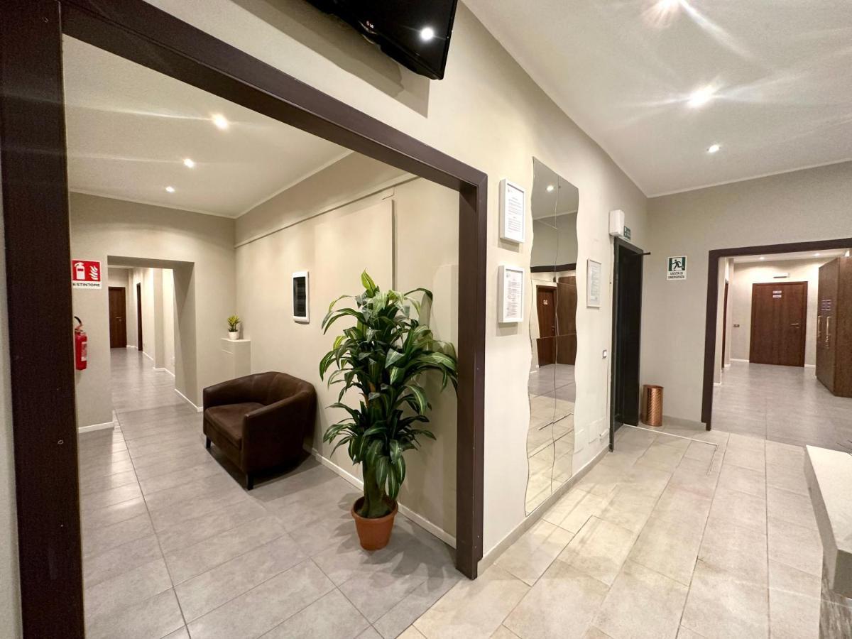 Carlo Goldoni Hotel Милан Экстерьер фото